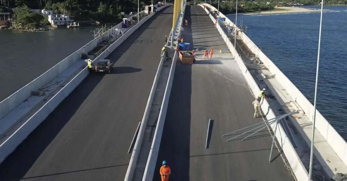 Ponte de Guaratuba recebe asfalto feito de pneus reciclados