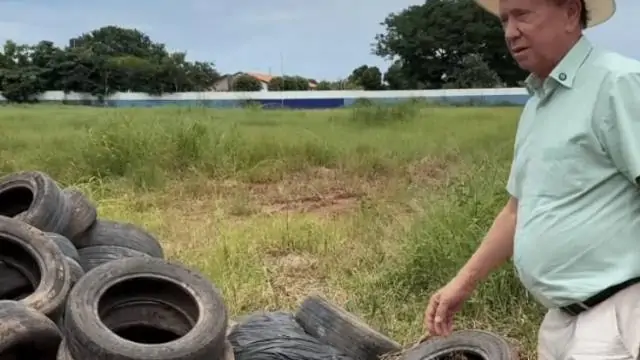 Prefeito critica pneus jogados em área pública em Sinop em pleno combate a dengue: “malandro”, “vergonha”