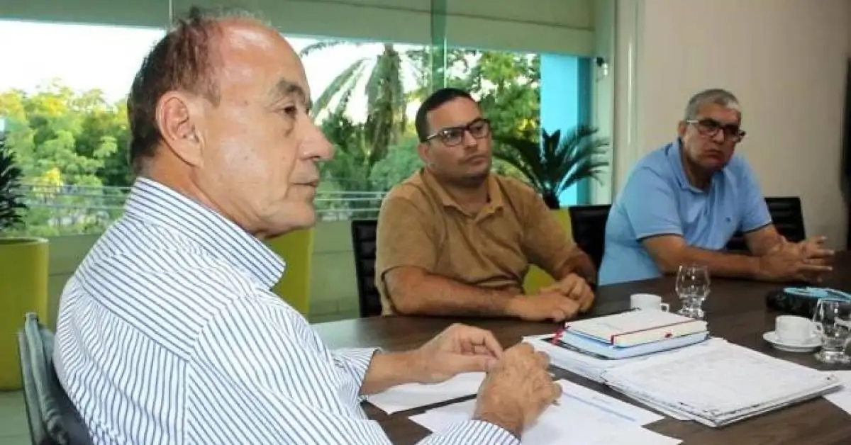 Prefeito de Rio Branco recebe empresa especializada em reciclagem de pneus