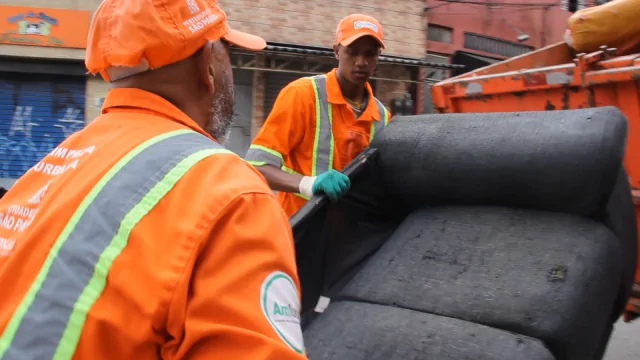 Prefeitura anuncia novos ecopontos na maior feira de gestão de resíduos sólidos da América Latina