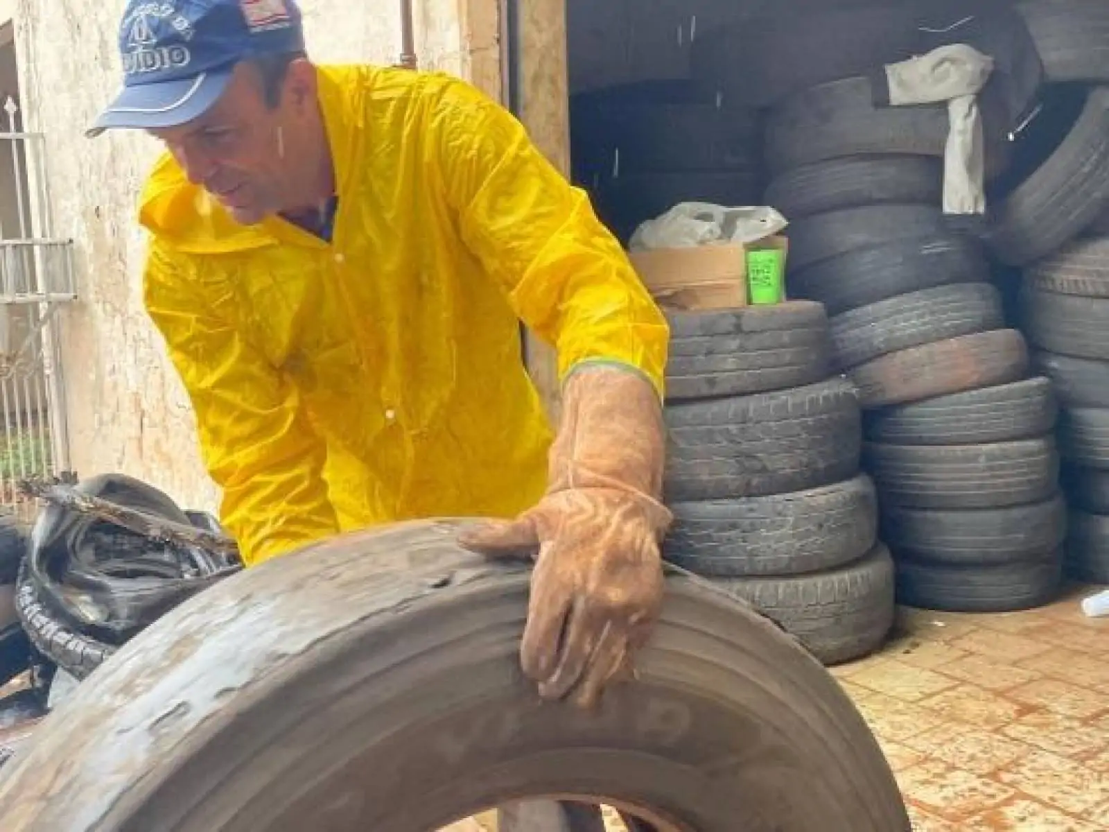 Prefeitura de Aparecida do Taboado envia 24 toneladas de pneus para reciclagem e reforça combate ao Aedes aegypti