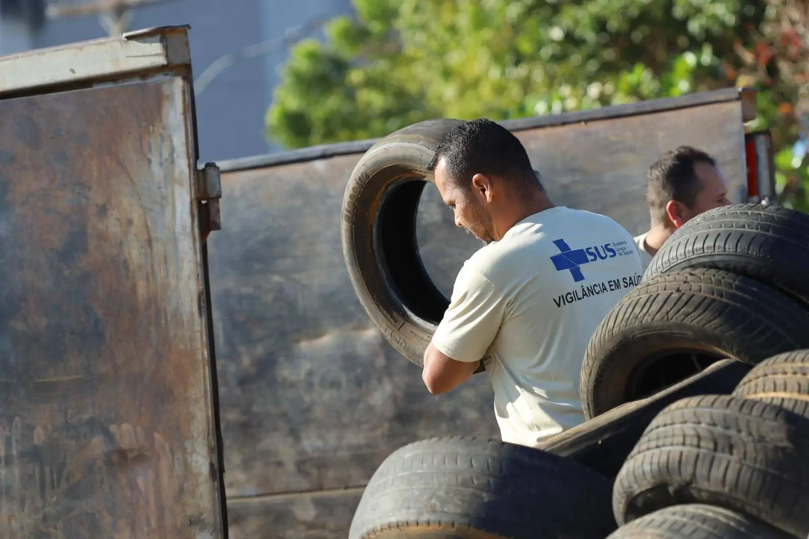 Prefeitura de Aparecida realiza ação especial de coleta de pneus no combate ao mosquito da dengue