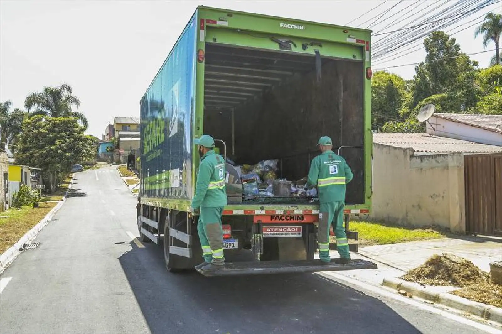 Processo de reciclagem começa com descarte correto de resíduos
