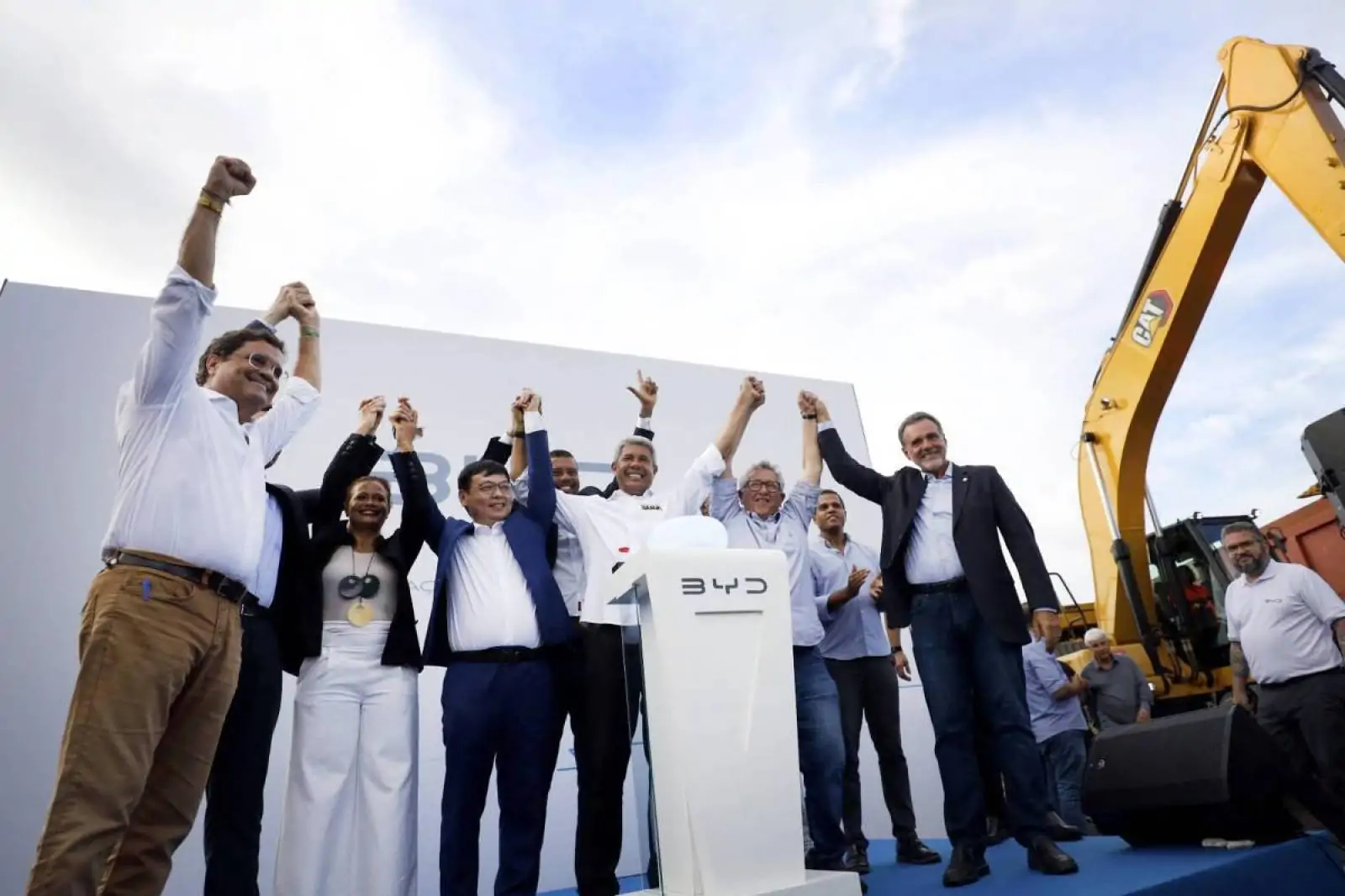 Governo desclassifica proposta de empresa brasileira, e montadora BYD inicia obras na Bahia