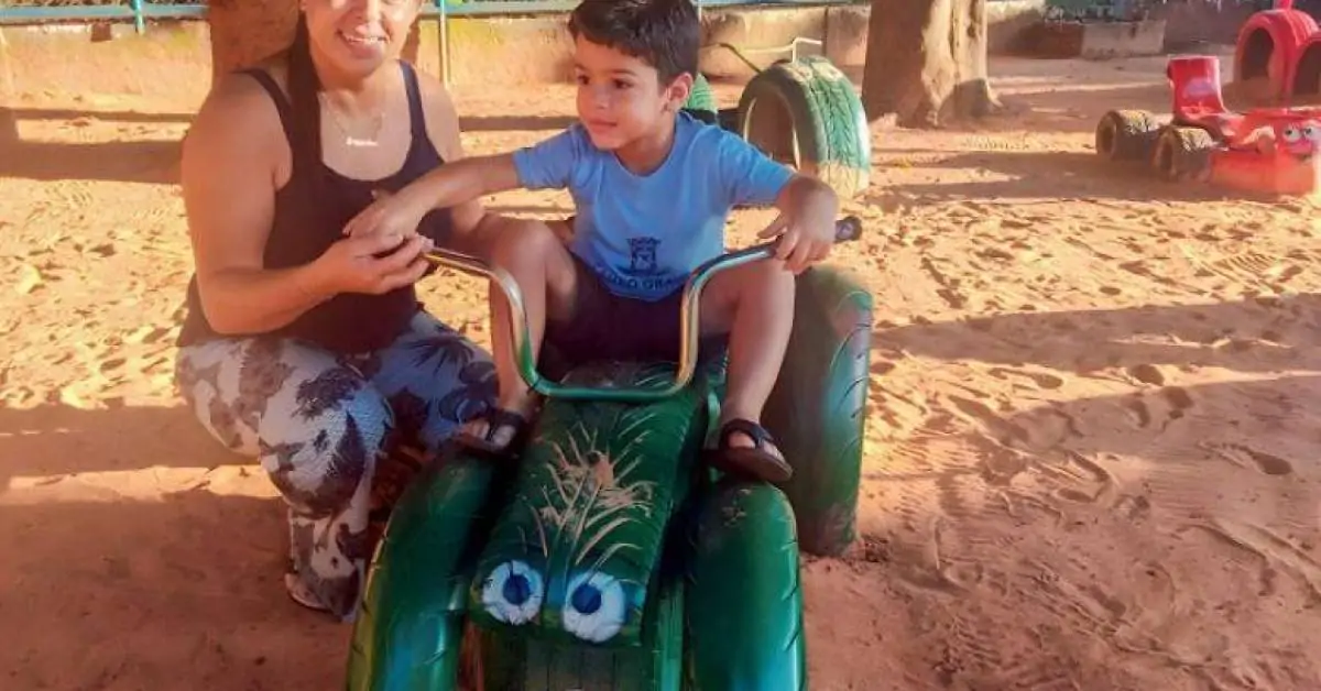 Projeto que transforma pneus em parques beneficia escola infantil