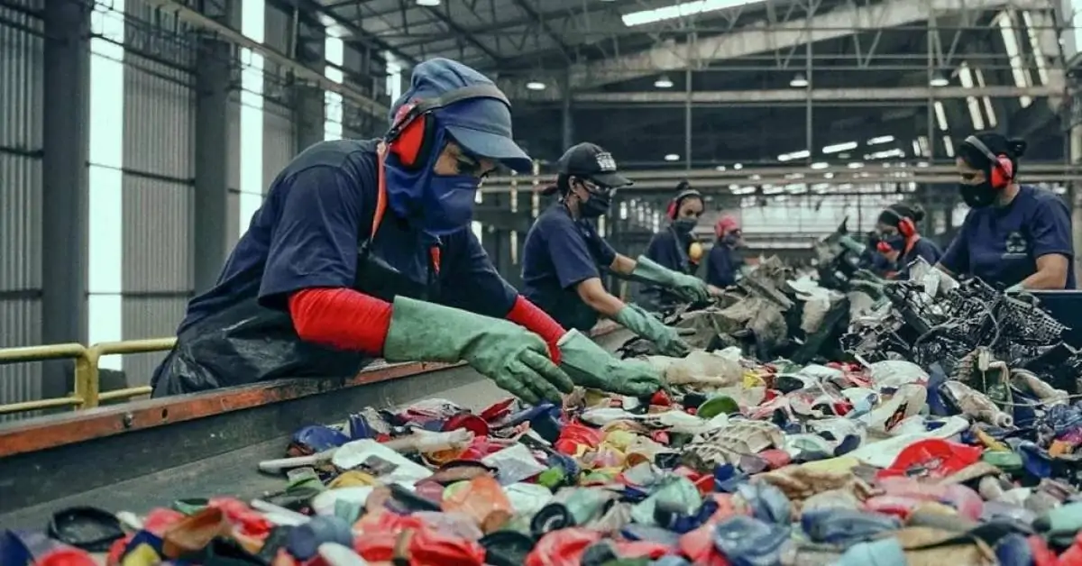 Promotor visita cooperativa de reciclagem em Ourinhos para embasar atuação do GAEMA