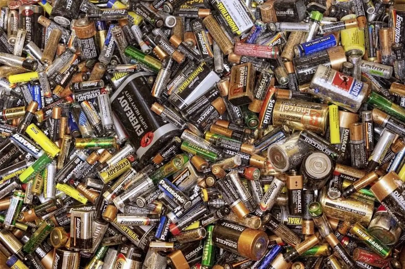 Quase 1.300 toneladas de pilhas e baterias foram enviadas para a reciclagem em 2023