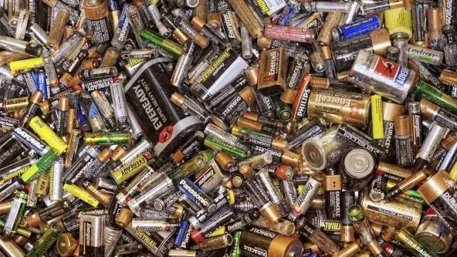 Quase 1.300 toneladas de pilhas e baterias foram enviadas para a reciclagem em 2023