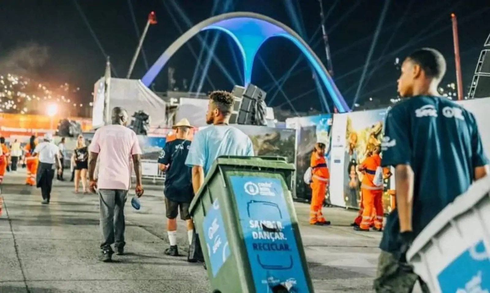 Reciclagem no Carnaval da Sapucaí 2023 entra para livro dos recordes