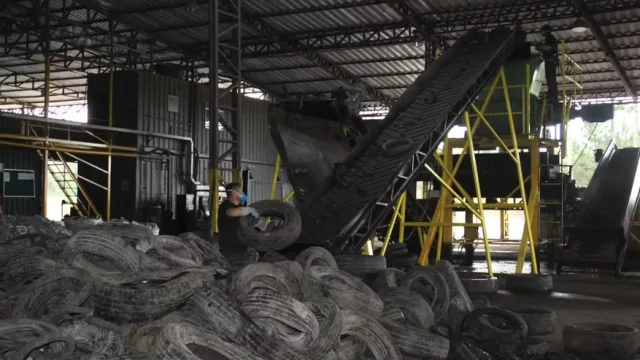 Regra criada antes da Política de Resíduos Sólidos deixa milhões de pneus sem recolhimento, denunciam importadores