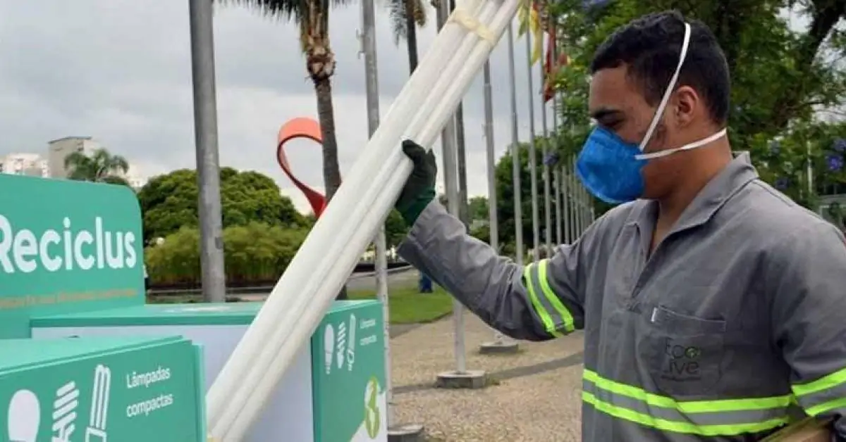 Santo André recebe drive-thru para descarte correto de eletroeletrônicos, pilhas e lâmpadas fluorescentes