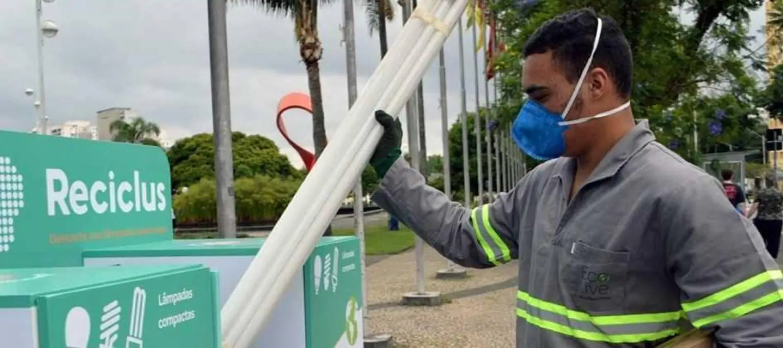 Santo André recebe drive-thru para descarte correto de eletroeletrônicos, pilhas e lâmpadas fluorescentes