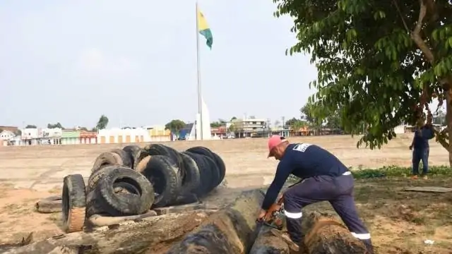 Seca severa: operação de limpeza do Rio Acre retira mais de 600 pneus na capital