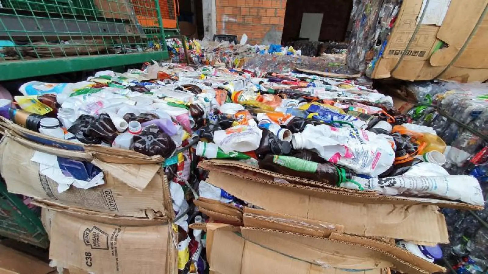 Sem comprador, plástico pode ir parar no aterro