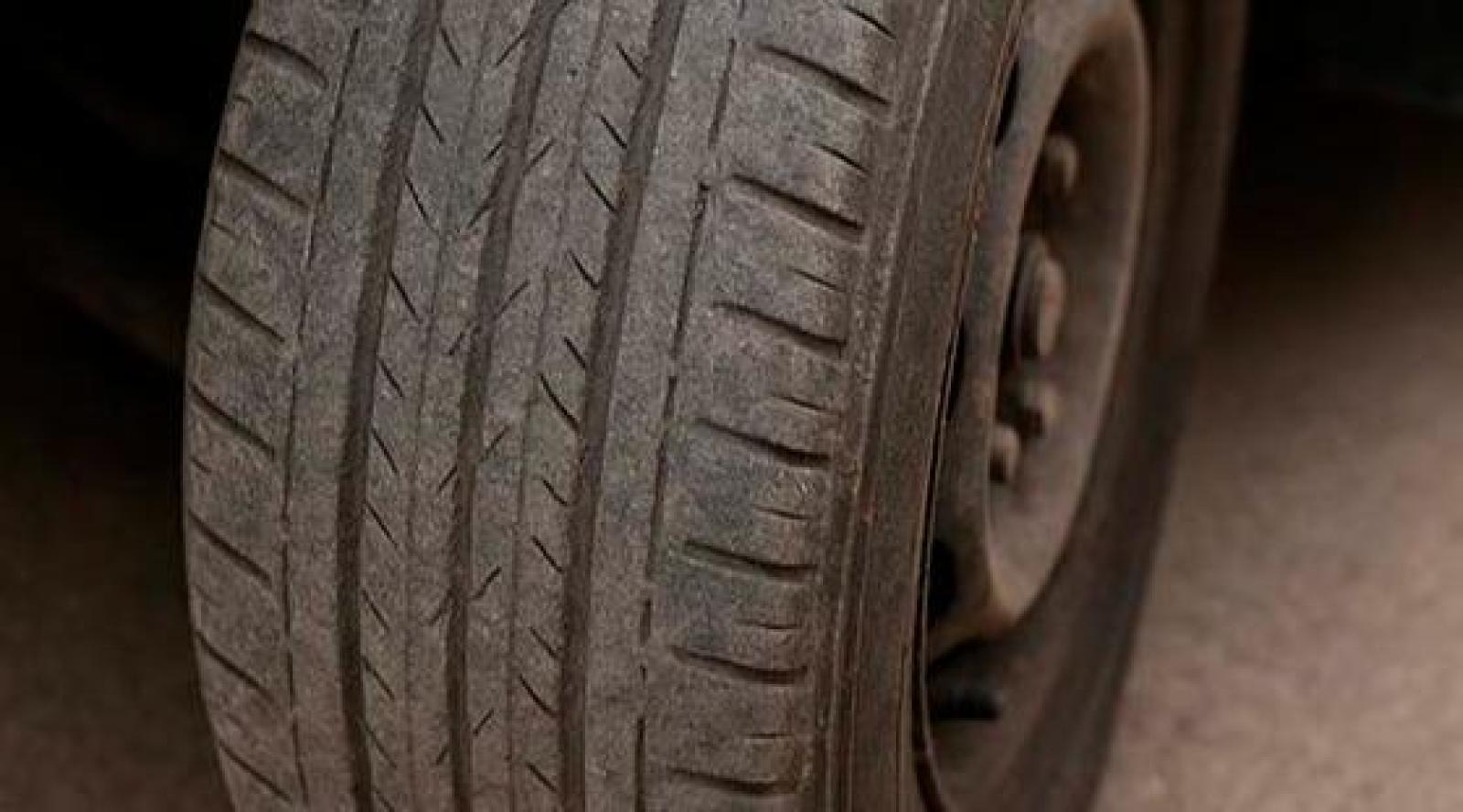 SMT ALERTA MOTORISTAS SOBRE OS RISCOS DE TRAFEGAR COM PNEUS CARECAS EM SANTARÉM  SMT ALERTA MOTORISTAS SOBRE OS RISCOS DE TRAFEGAR COM PNEUS CARECAS EM SANTARÉM