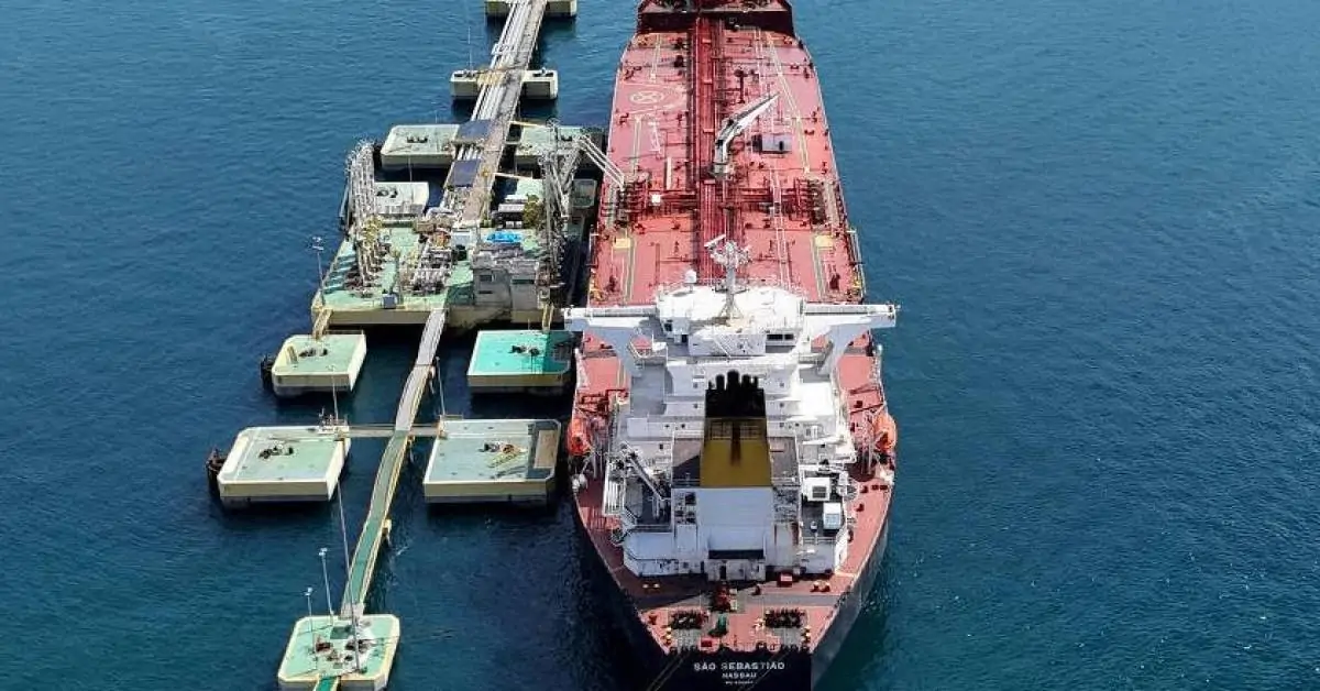 Sobra de petróleo atinge maior nível após a pandemia e pressiona petroleiras