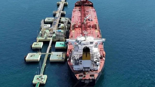 Sobra de petróleo atinge maior nível após a pandemia e pressiona petroleiras
