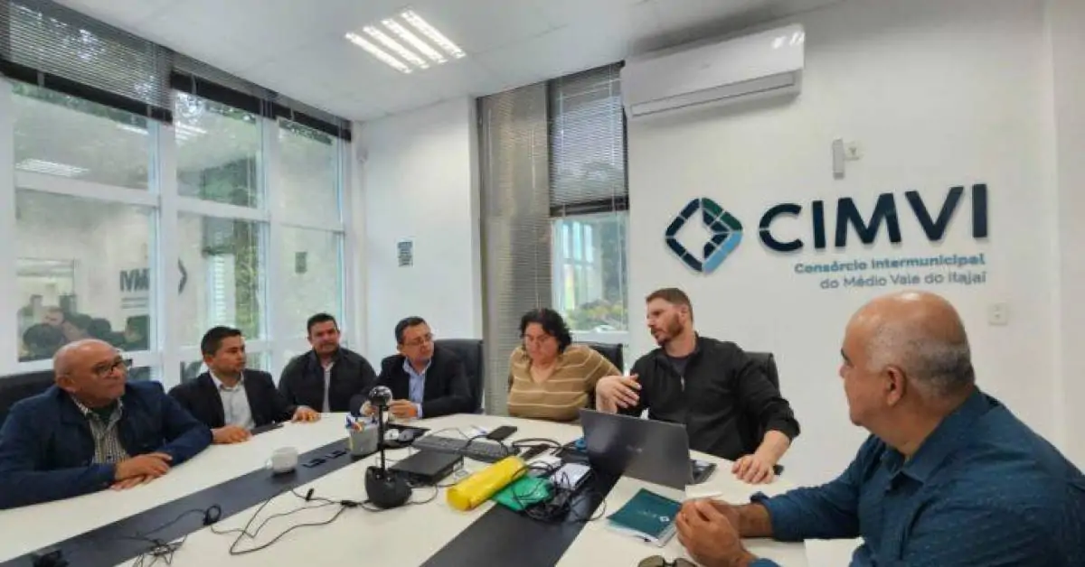 Técnicos do Iaepi, prefeitos e secretários municipais visitam usinas de reciclagem de lixo em Santa Catarina