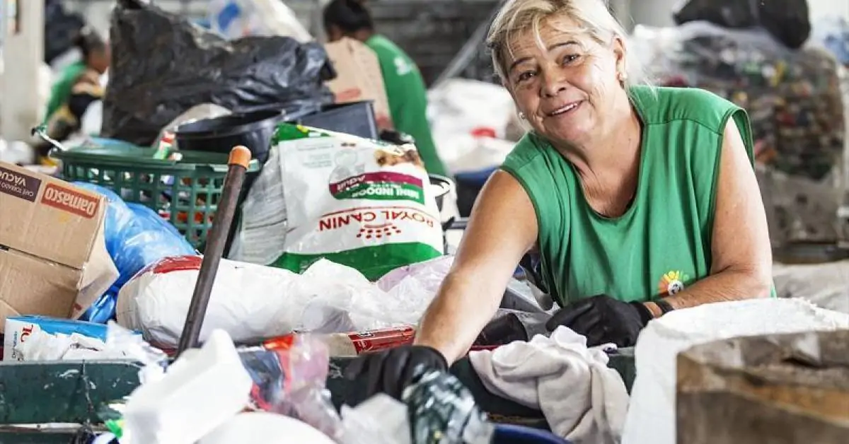 Trabalhadoras das associações de reciclagem de Curitiba sustentam famílias