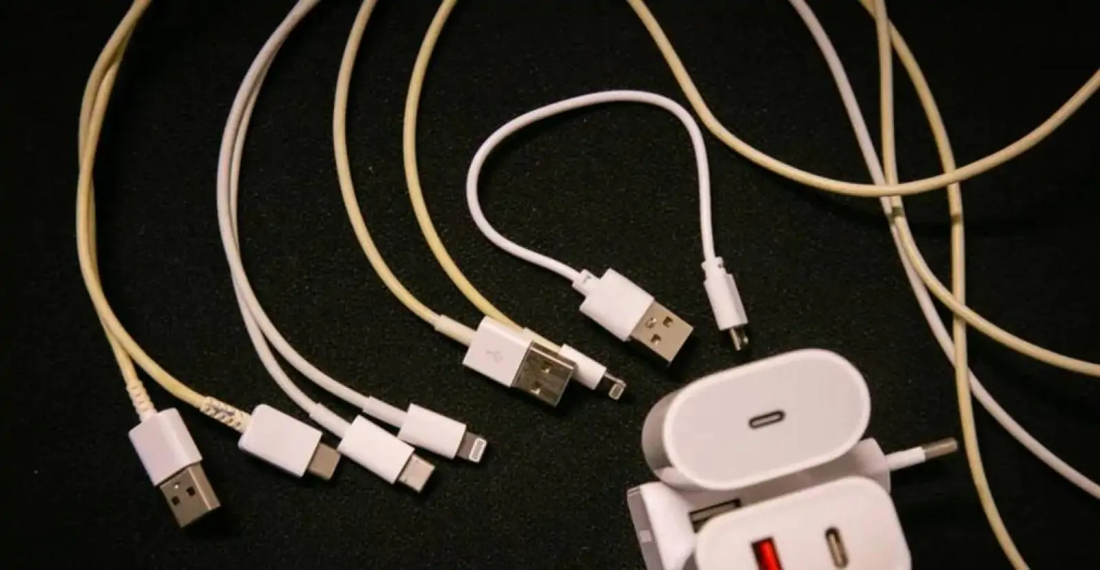 Vídeo: Cabos velhos são reaproveitados através da reciclagem de cobre