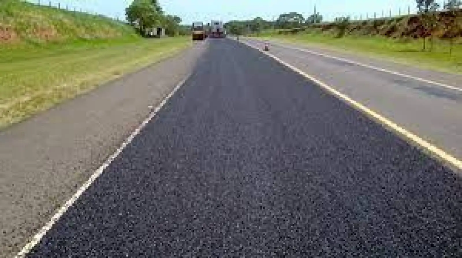 VÍDEO: veja a diferença entre o asfalto tradicional e o feito a partir de pneus descartados