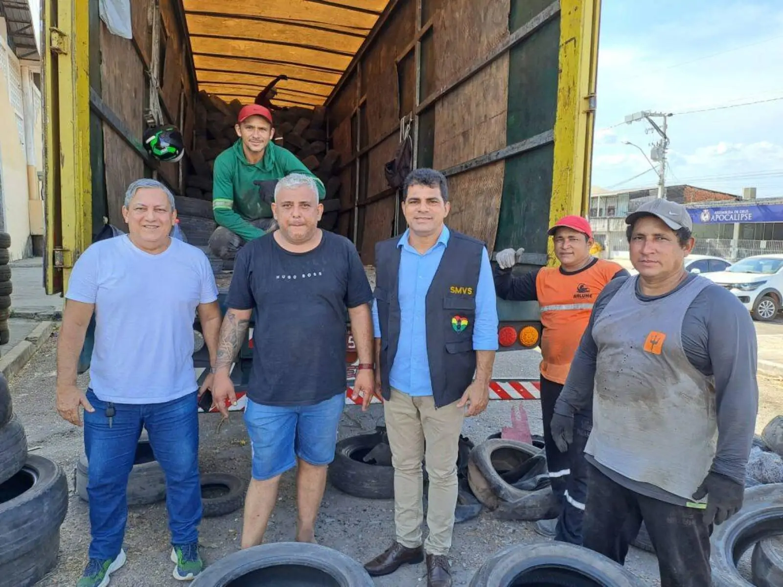 Vigilância em Saúde e Zeladoria Urbana realizam ação para descarte correto de pneus