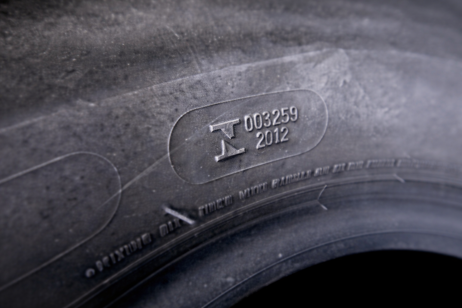 Processo de coleta, trituração e destinação de pneus inservíveis